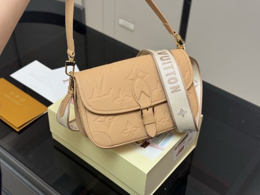 LV baguette bag - Image 6