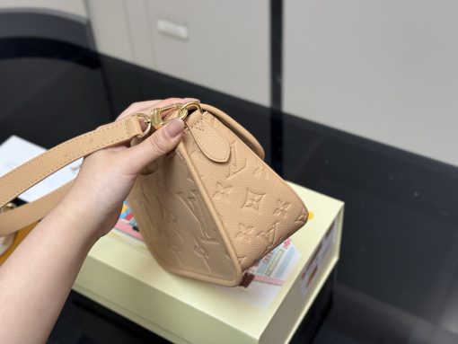 LV baguette bag - Image 5