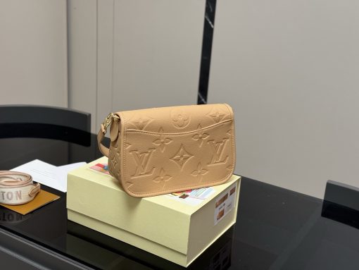 LV baguette bag - Image 4