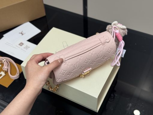 LV messenger bag - Image 8