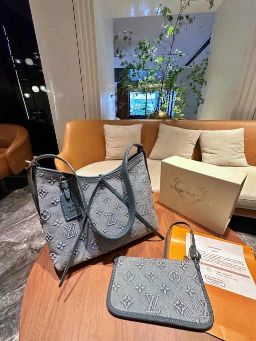 LV Carryall - Image 10