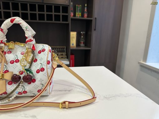 LV pillow bag - Image 7