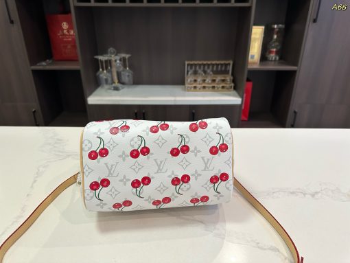 LV pillow bag - Image 5