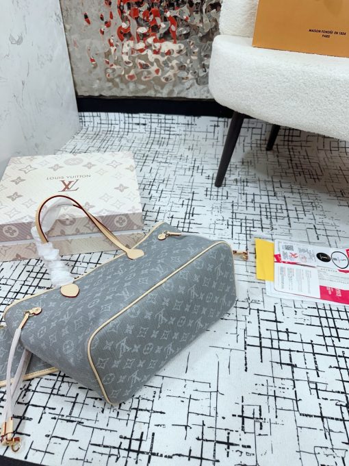 LV tote bag - Image 3