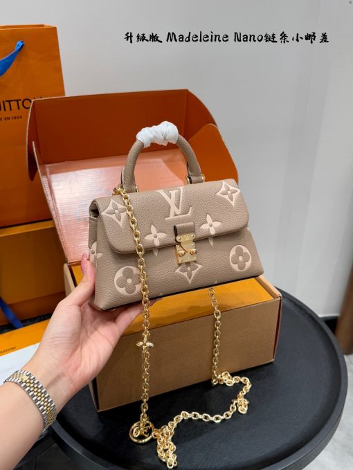 LV messenger bag - Image 8