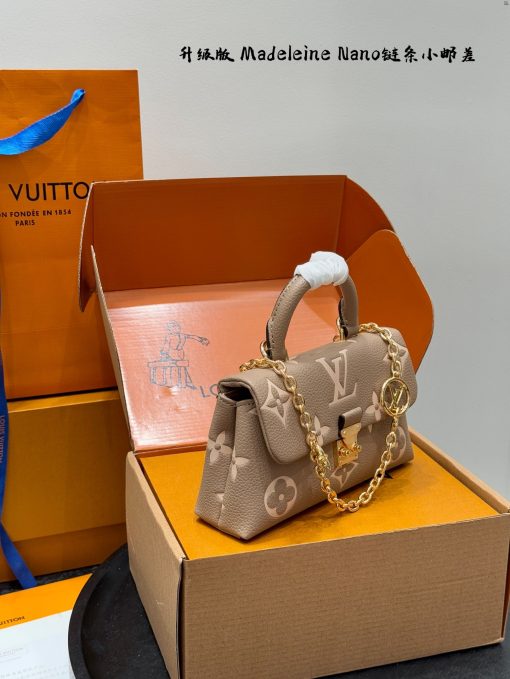 LV messenger bag - Image 7
