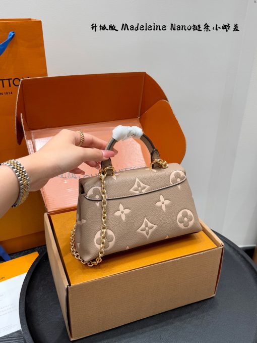 LV messenger bag - Image 4