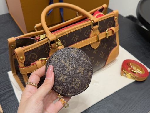 LV tote bag - Image 4