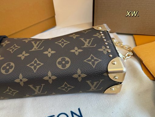 LV soft case bag - Image 4