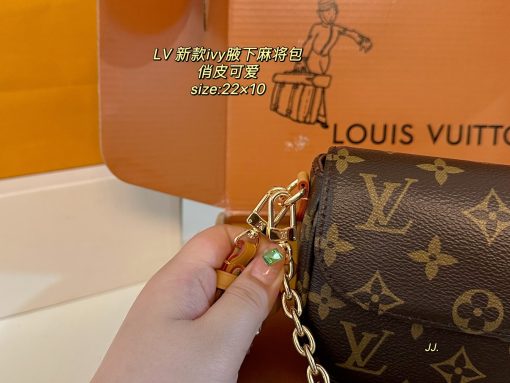 LV underarm bag - Image 5