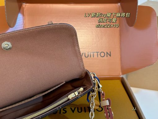 LV underarm bag - Image 3