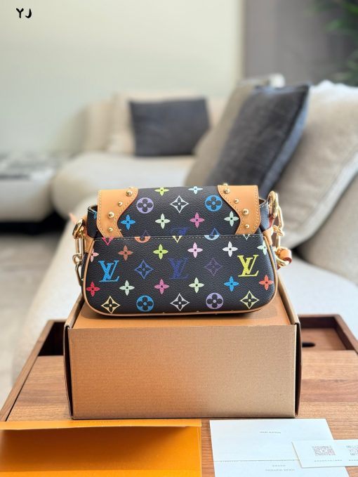 LV underarm bag - Image 7