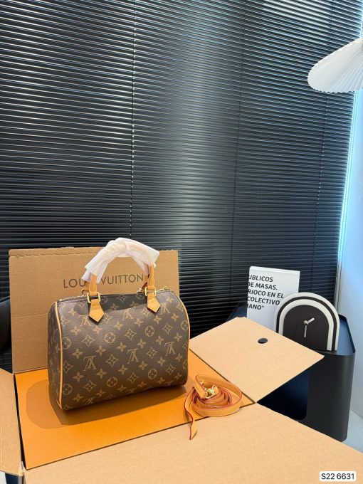LV pillow bag - Image 7