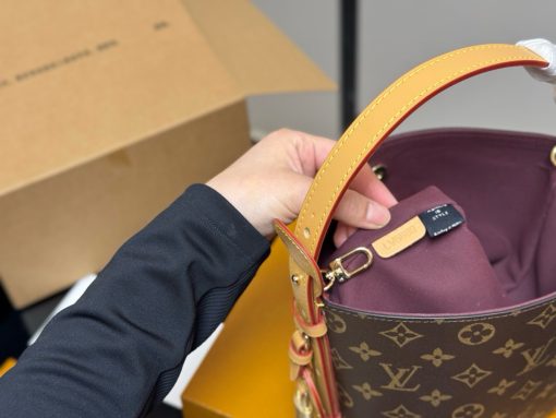 LV bucket bag - Image 5