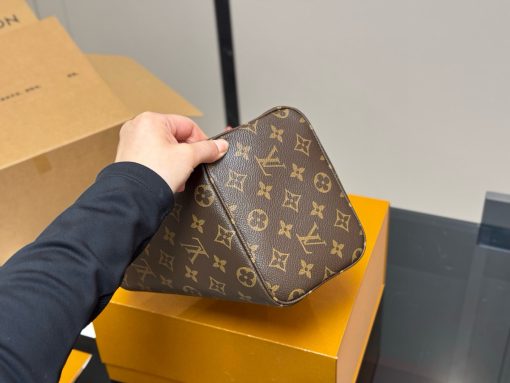 LV bucket bag - Image 2