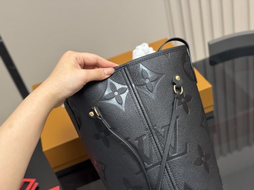 LV shopping bag - Image 5
