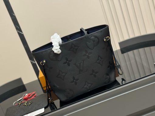 LV shopping bag - Image 4