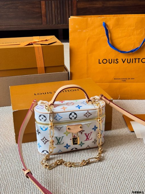 LV cosmetic bag - Image 8