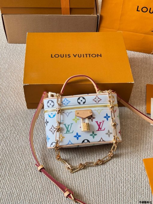 LV cosmetic bag - Image 6