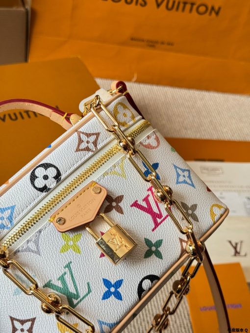 LV cosmetic bag - Image 5