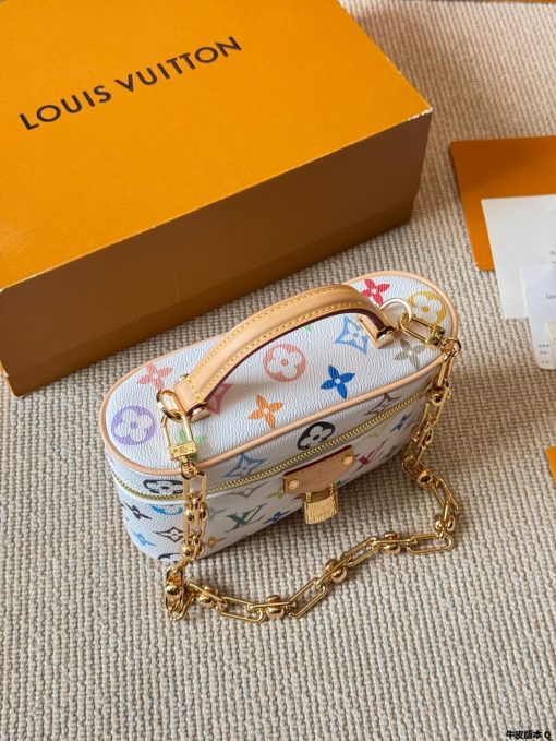LV cosmetic bag - Image 4