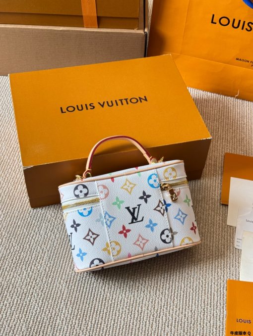 LV cosmetic bag - Image 3