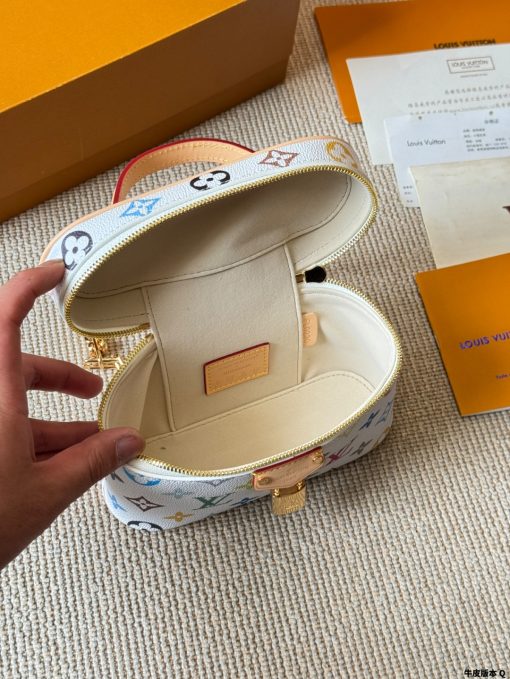 LV cosmetic bag - Image 2