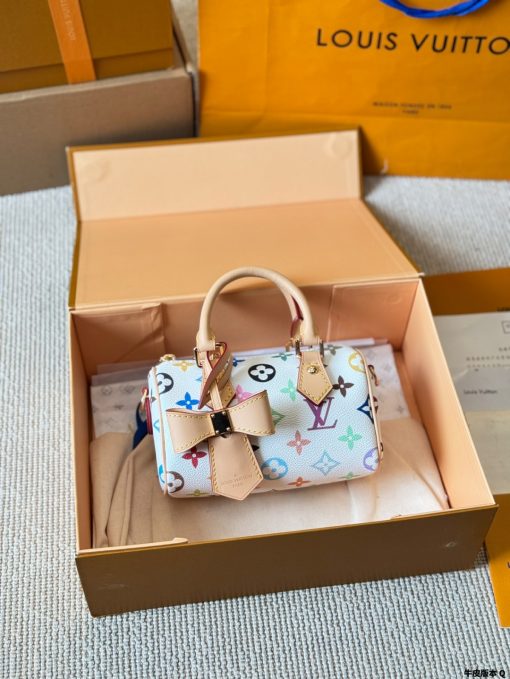 LV pillow bag - Image 7