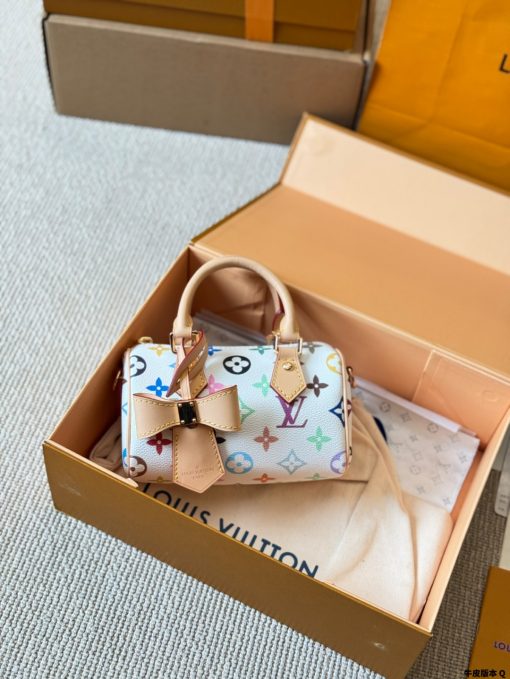 LV pillow bag - Image 6