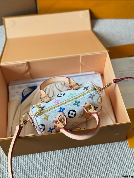 LV pillow bag - Image 5