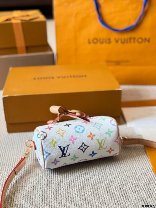 LV pillow bag - Image 3