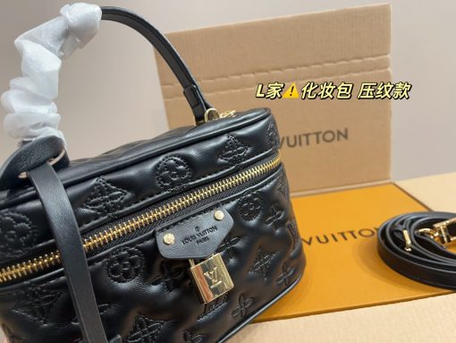 LV cosmetic bag - Image 7