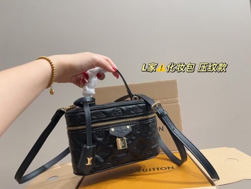 LV cosmetic bag - Image 2