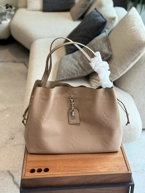 LV shopping bag - Image 8
