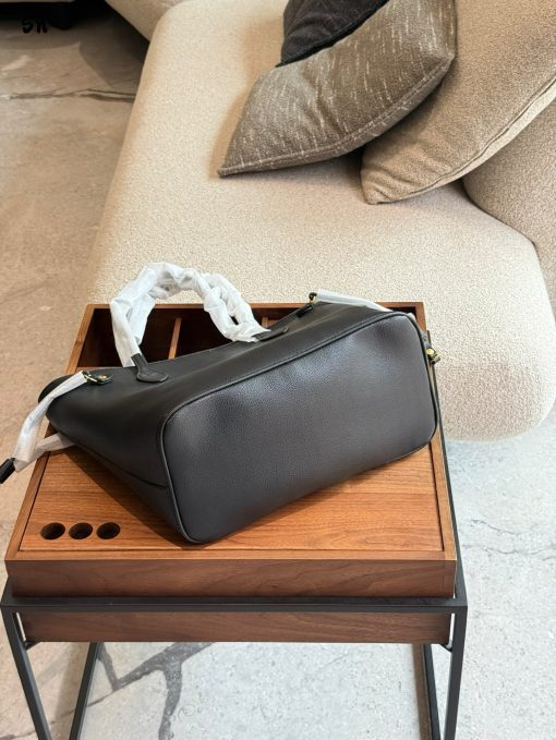 LV shopping bag - Image 5