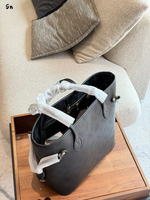 LV shopping bag - Image 4