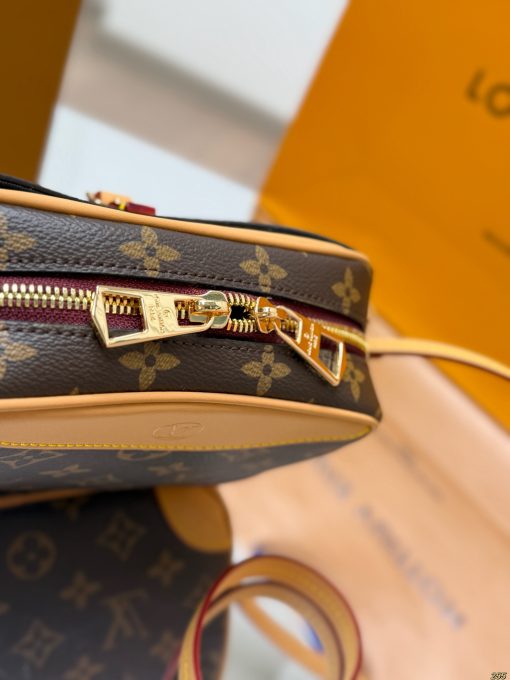 LV camera bag - Image 7
