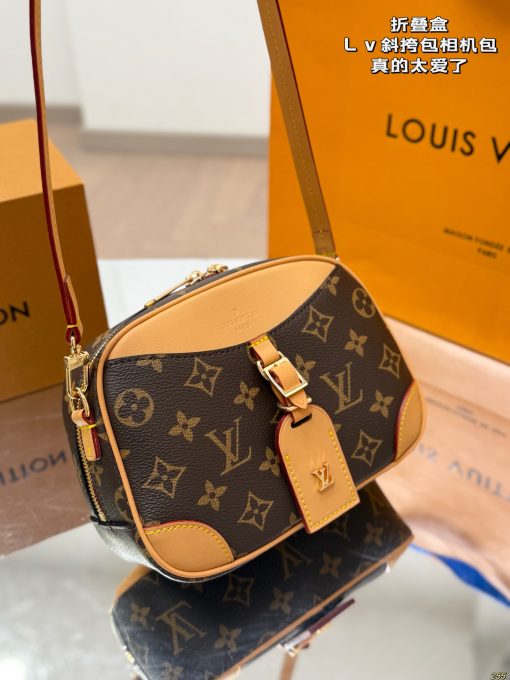 LV camera bag - Image 6