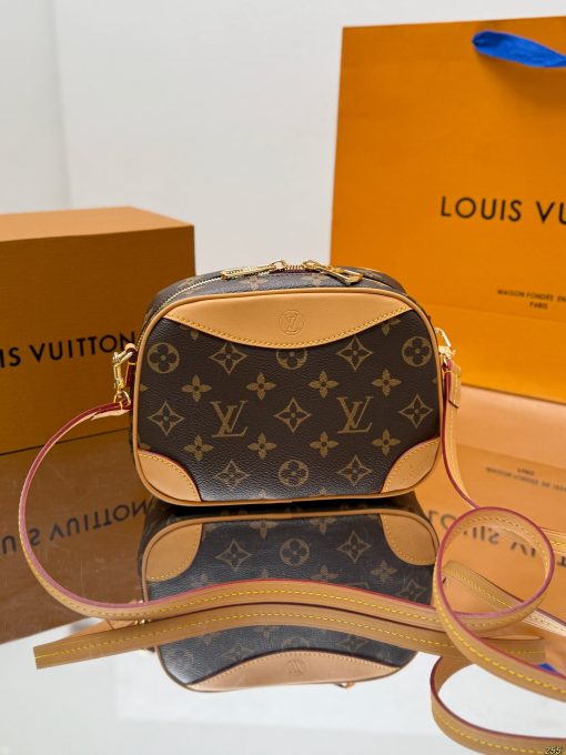 LV camera bag - Image 5