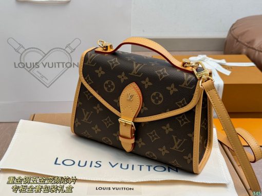 LV messenger bag - Image 8