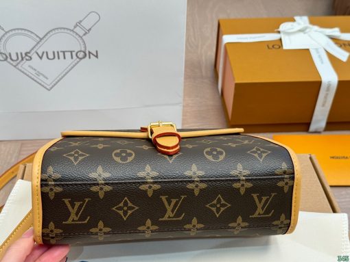 LV messenger bag - Image 4