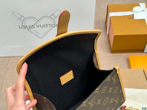 LV messenger bag - Image 2
