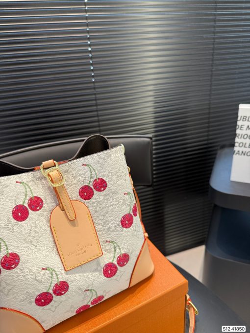 LV bucket bag - Image 5