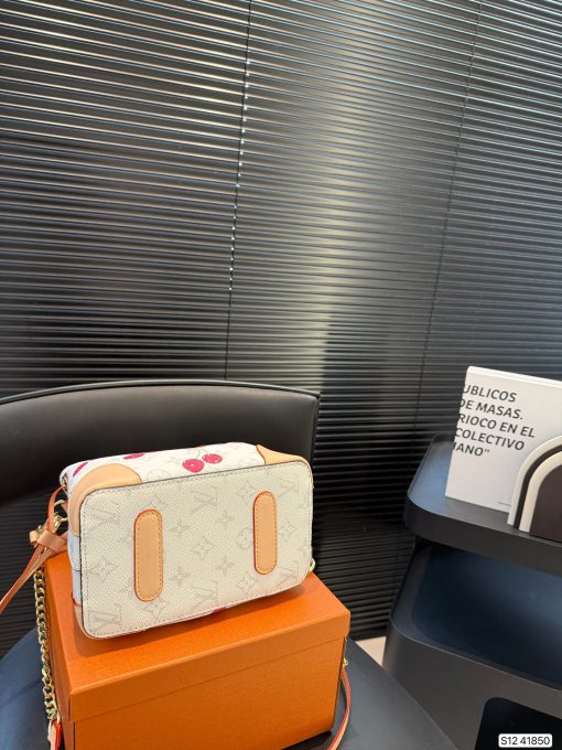LV bucket bag - Image 4