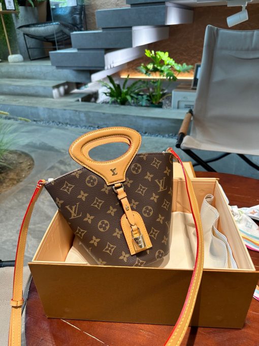 LV bucket bag - Image 7