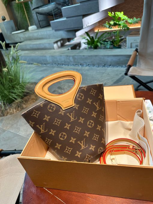 LV bucket bag - Image 5