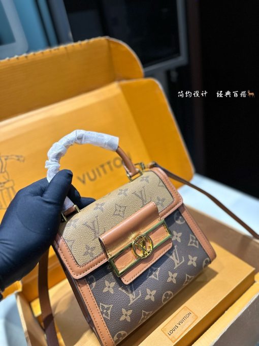 LV messenger bag - Image 8