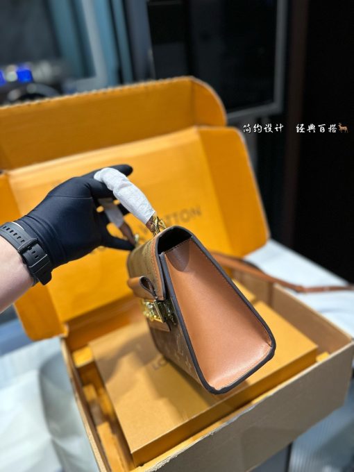 LV messenger bag - Image 7
