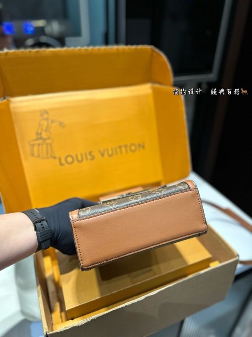 LV messenger bag - Image 6