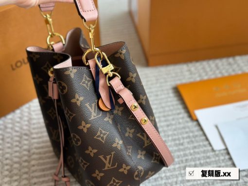 LV bucket bag - Image 8